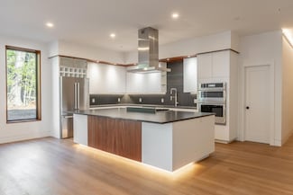 2 Woodside Meadow Rd, Kittery, ME 03904