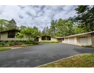 27 Crooked Pond Dr, Boxford, MA 01921