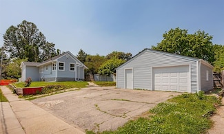 1301 Watrous Ave, Des Moines, IA 50315