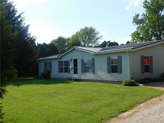 510 W Garfield St, Waynetown, IN 47990