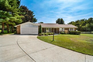 15600 Summerlyn Dr, Granger, IN 46530