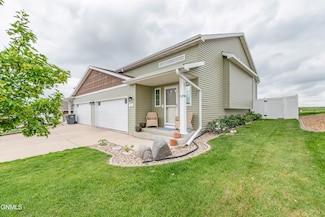 4704 Corvette St NW, Mandan, ND 58554