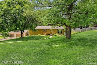 6615 Sandywell Dr, Temperance, MI 48182