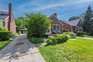 20450 Lochmoor St, Harper Woods, MI 48225