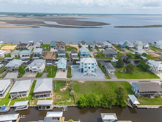 121 Janelle Dr, Bay St. Louis, MS 39520