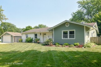 927 E Sayles Dr, Palatine, IL 60074