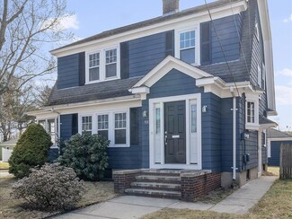 93 Welfare Ave, Cranston, RI 02910