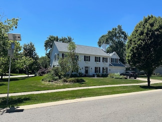 57 Norfolk Ave, Clarendon Hills, IL 60514