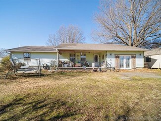 207 N Gas St, Chouteau, OK 74337