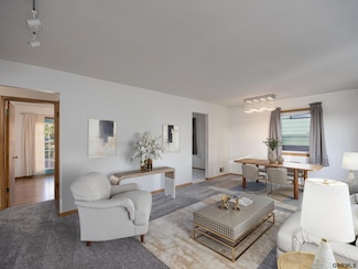 5202 N 33rd St, Omaha, NE 68111