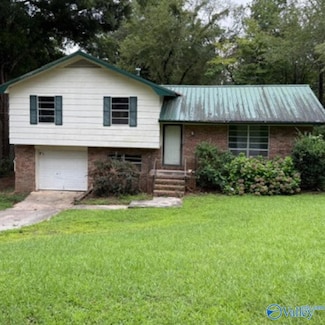 1018 Hillcrest Dr, Weaver, AL 36277