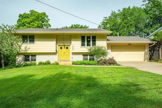 108 56th St, Des Moines, IA 50312