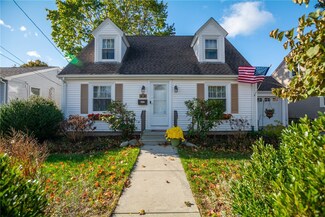 20 Draper Ave, Warwick, RI 02889