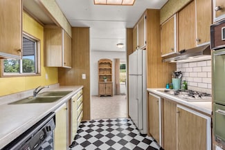6670 Redwood Ave, Sebastopol, CA 95472