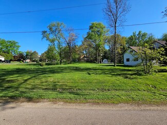 576 Holiday Dr, Lake Holiday, IL 60552