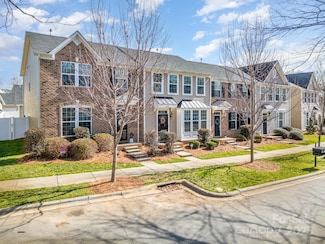 6830 Colonial Garden Dr, Huntersville, NC 28078
