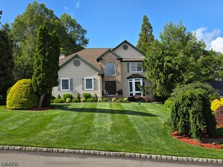 6 Anna Rose Ct, Bloomingdale, NJ 07403