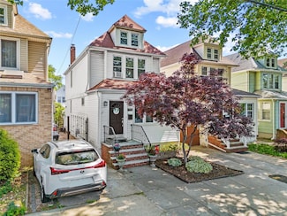 70-27 Olcott St, Flushing, NY 11375