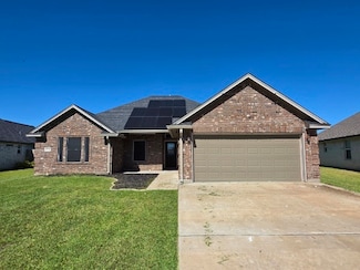 102 Liberty Ln, Clute, TX 77531