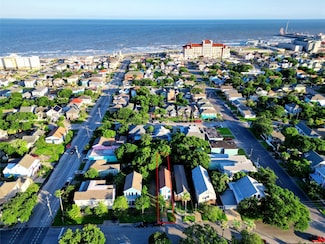 1913 Ursuline St, Galveston, TX 77550
