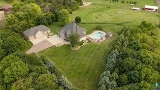809 W 3rd St, Dell Rapids, SD 57022