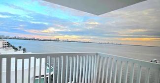 2016 Bay Dr Unit 907, Miami Beach, FL 33141