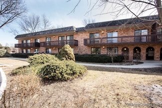 8200 Woodglen Ln Unit 201, Downers Grove, IL 60516