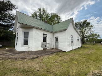 217 S Sycamore St, Campbellsburg, IN 47108