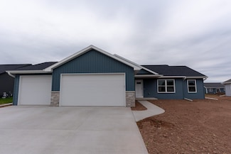 2030 Red Fox Ln, Kaukauna, WI 54130