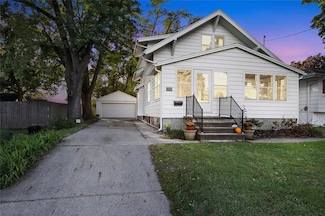 3724 SW 13th St, Des Moines, IA 50315