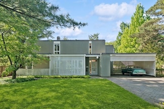 2801 Iroquois Rd, Wilmette, IL 60091