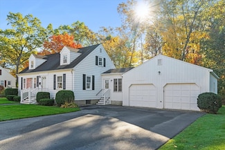 4 Spruce St, Chelmsford, MA 01824