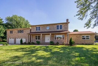 28W281 Lawnmeadow Ln, Naperville, IL 60540