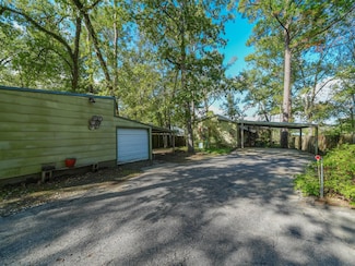 96 N Lakeside Dr, Huntsville, TX 77320