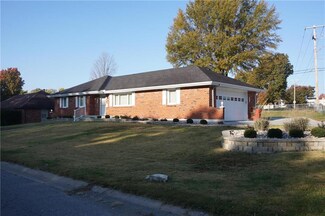826 N Apache Dr, Independence, MO 64056