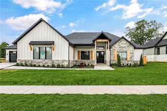 920 Gallatin St, Centerton, AR 72719