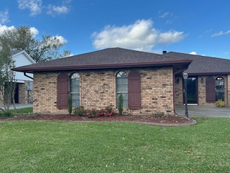 214 Lake Crescent Cir, Houma, LA 70360