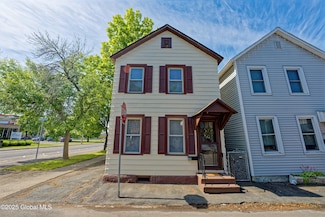30 Andrewsville Ct, Watervliet, NY 12189