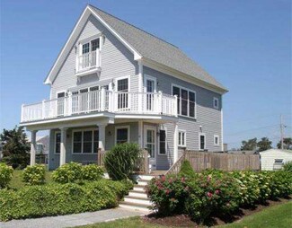 15 1st St, Westport, MA 02790