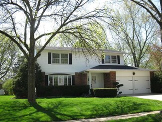715 Huntington Ct, Algonquin, IL 60102
