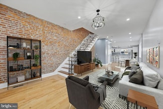 3372 Almond St, Philadelphia, PA 19134