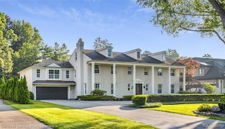 56 Oxford Rd, Grosse Pointe Shores, MI 48236