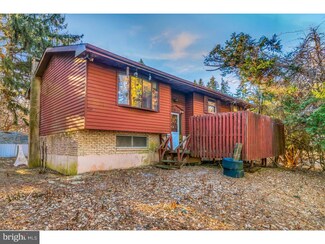 332 Smith Rd, Bath, PA 18014