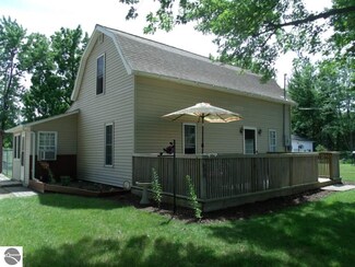 600 E Summit St, Breckenridge, MI 48615