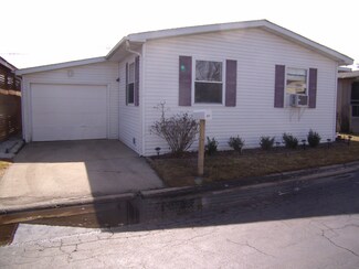 877 Lisa Ln, Elgin, IL 60120