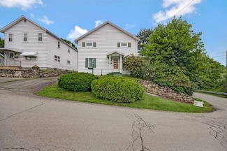 25 Maple St, Jermyn, PA 18433