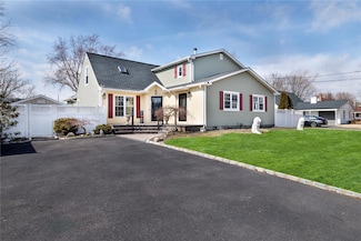 436 Raft Ave, Holbrook, NY 11741