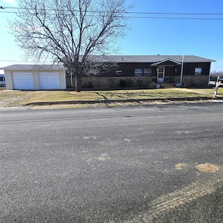 615 N Harvey St, Breckenridge, TX 76424