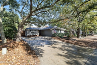 1305 Two Mile Cir E, Wilmington, NC 28405