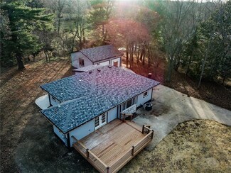 2611 Cook Rd, Saint Joseph, MO 64505